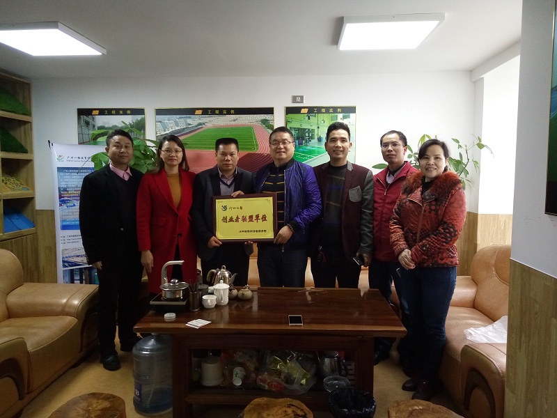 柳州晚報創(chuàng)業(yè)者聯(lián)盟合影 (1) - 副本